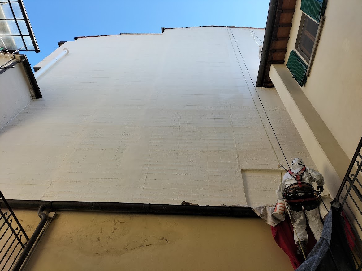 Ripristino di un cornicione condominiale